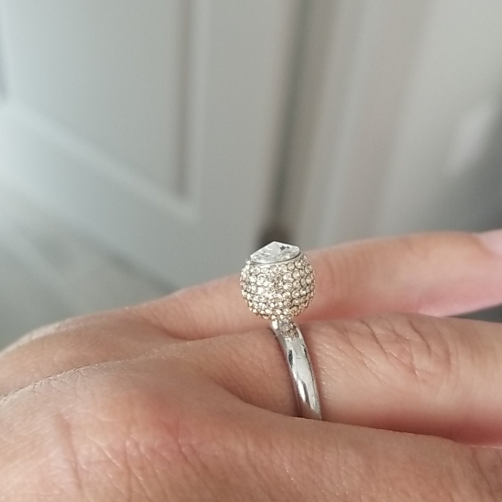 Henri bendel ring